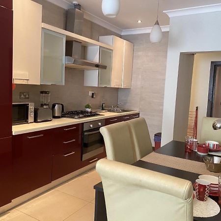 B Bakerstreet - Beautiful Two Bedroom Apartment Akra Zewnętrze zdjęcie